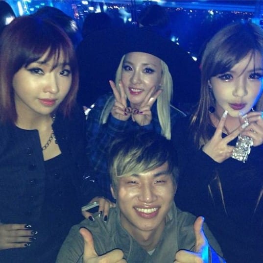 2NE1 сделали совместные фото с Big Bang, Icona Pop и Ли Хёри после 2013 MAMA