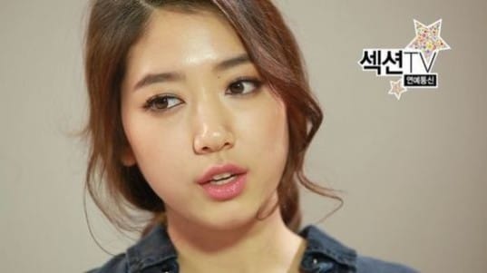 Пак Шин Хе говорит о женской красоте и актрисе Ха Джи Вон