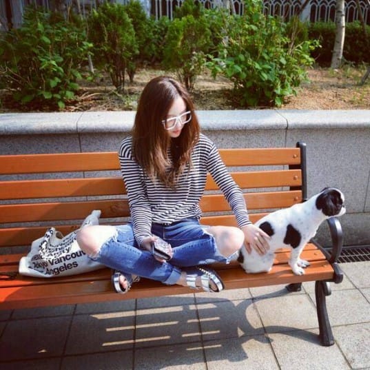 Хёмин из T-ara наслаждалась прогулкой в парке в воскресенье