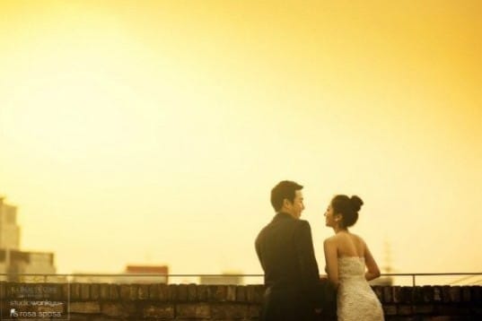 Чан Бом Джун из Busker Busker и актриса Сон Джи Су поженились + свадебные фотографии