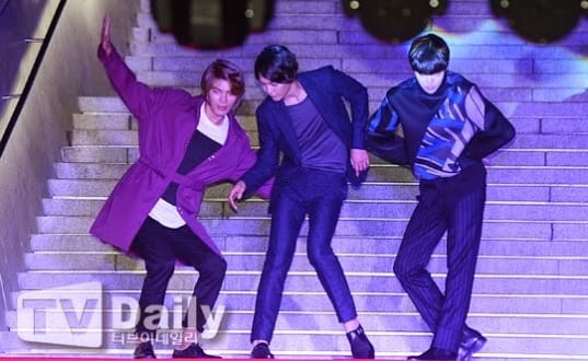 Джу Вон, Ан Джэ Хён и Ким Сон О принимали потрясающие позы перед фотокамерами на шоукейсе к премьере Fashion King
