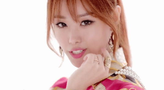 Сон Джиын выпустила клип на японский сингл "25"