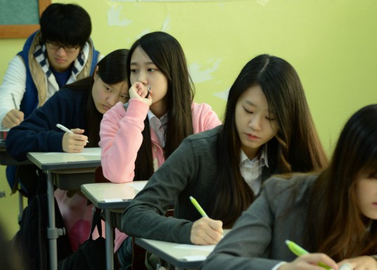 South+Korean+Students+Take+College