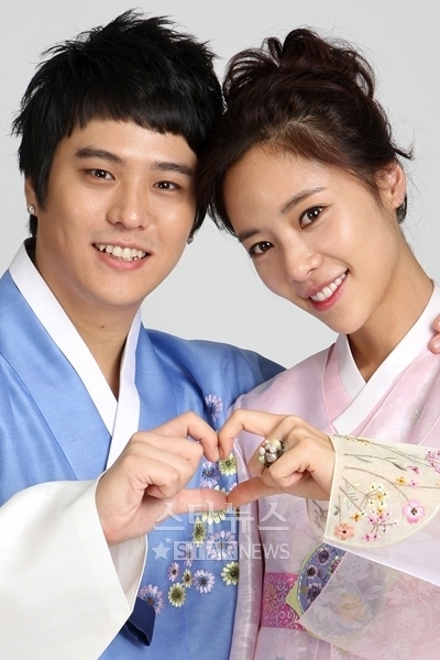 Kim-Yong-Jun-Hwang-Jung-Eum-we-got-married-17896779-400-600