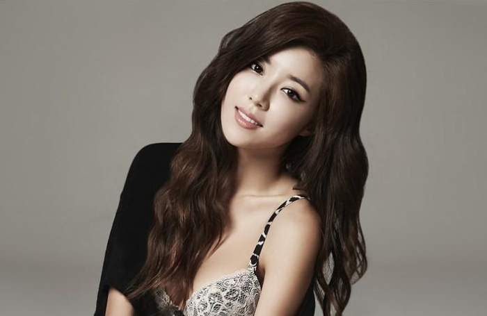 Park Han Byul revealed to be in a relationship!