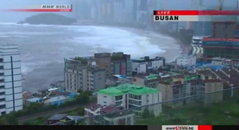 Сильнейший тайфун накрыл южную часть Кореи