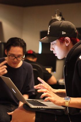 SM Entertainment опубликовали закулисные фото Чанёля во время его работы над песней Far East Movement “Freal Luv”
