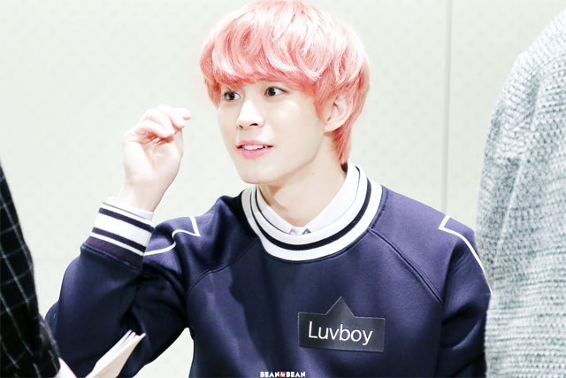 kpop-idol-pink-hair-vixx-hongbin