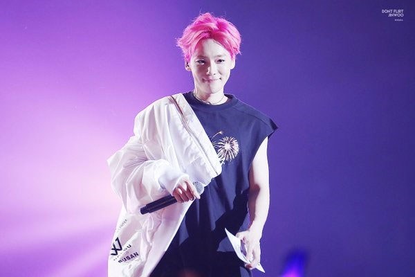 kpop-idol-pink-hair-winner-jinwoo