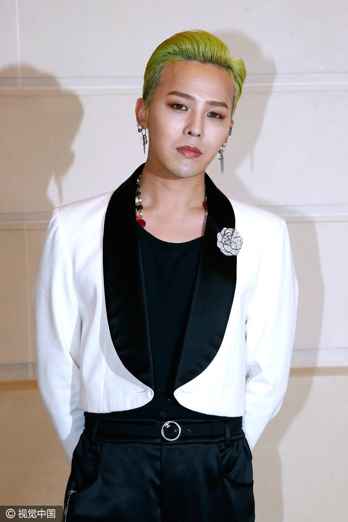 G-Dragon посетил показ мод 'Chanel' в Париже!