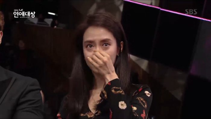 Сон Джи Хё не смогла сдержать слёз во время речи Ли Кван Су
