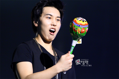 sungmin-lollipop