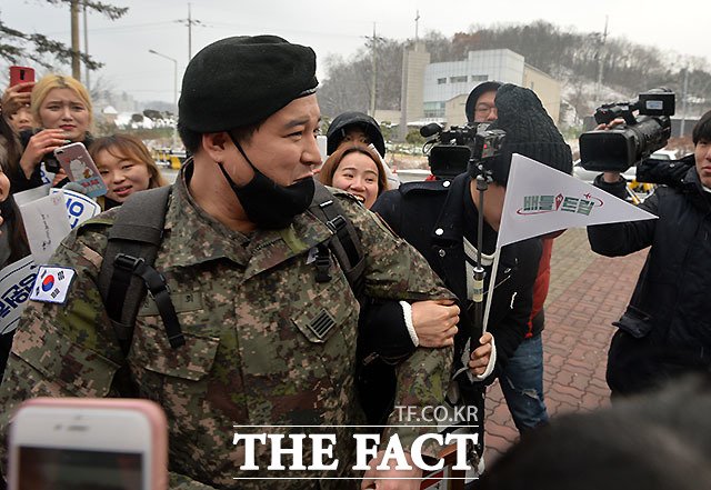 Шиндон из Super Junior возвращается на гражданку. Певец завершил свою службу в армии