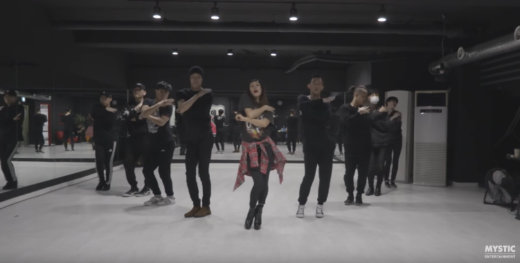 Ом Чон Хва опубликовала танцевальную практику к "Dreamer"