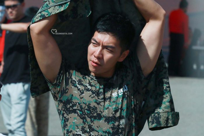 10 армейских фотографий Ли Сын Ги, которые демонстрируют его метаморфозы