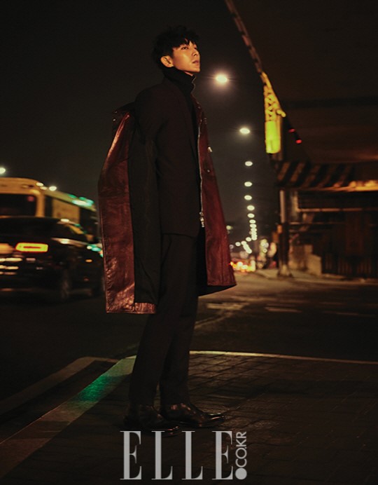 Ли Джун Ки на ночных улицах Сеула в фотосессии для Elle Korea