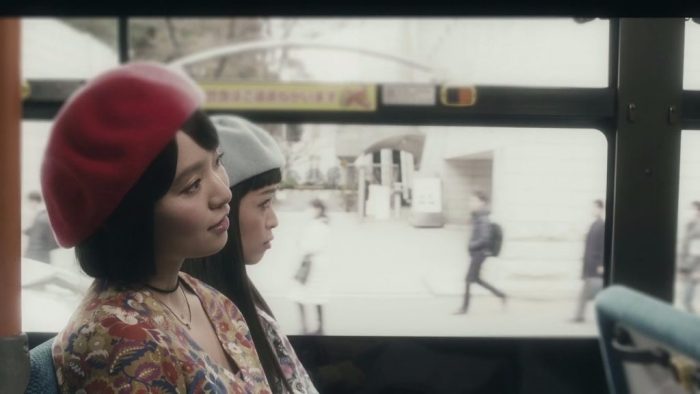 CHARAN-PO-RANTAN грустят в автобусе в клипе "Kanashimi"