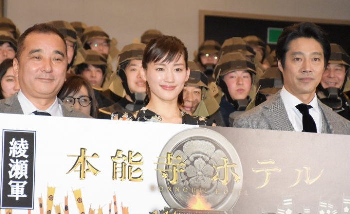 Харука Аясе очаровывает на пресс-конференции "Отель Хонно-дзи"