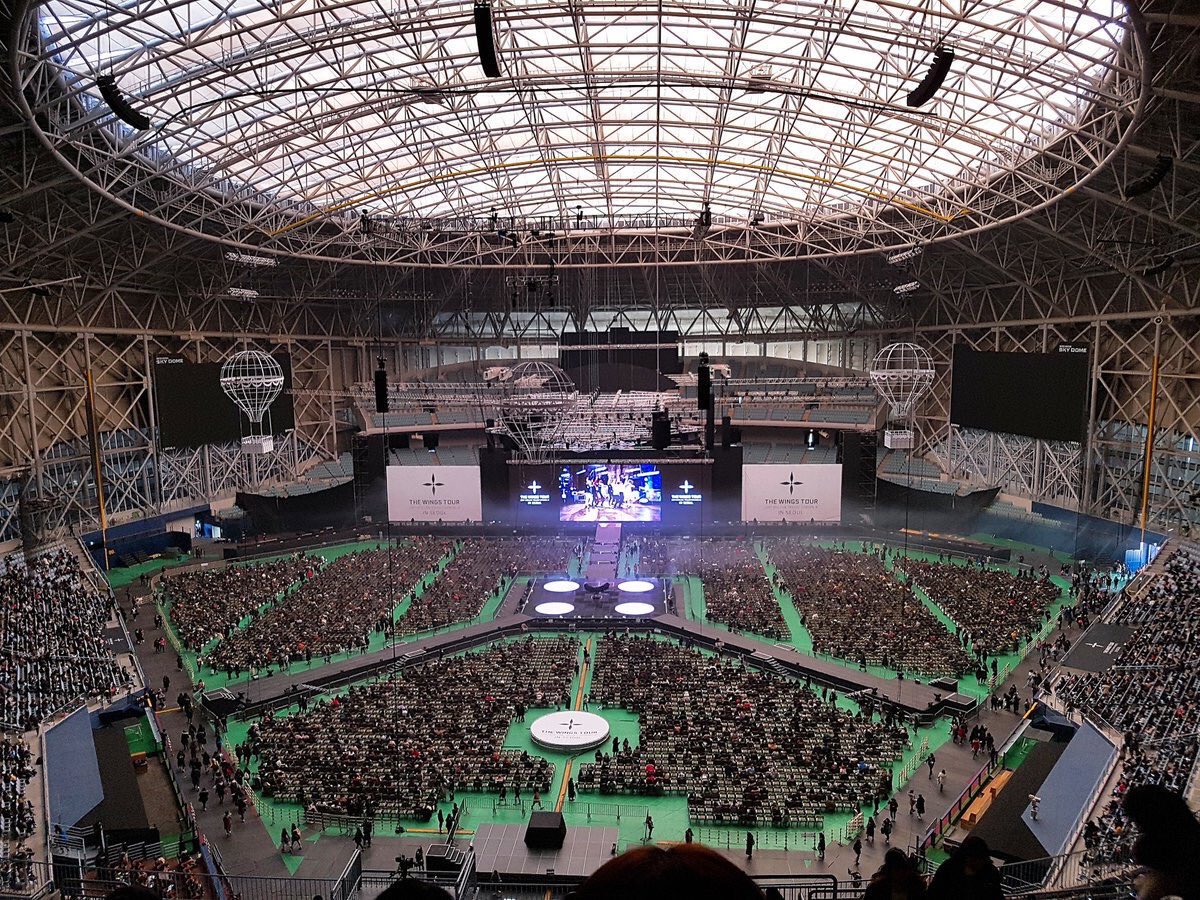 BTS: Первый день концертного тура Wings. Океан из людей