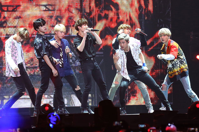 Billboard: BTS ворвались в чарты с новым альбомом "WINGS: YNWA"
