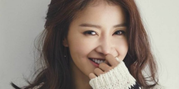 Ли Ши Ён делится своими секретами красоты с "Marie Claire"