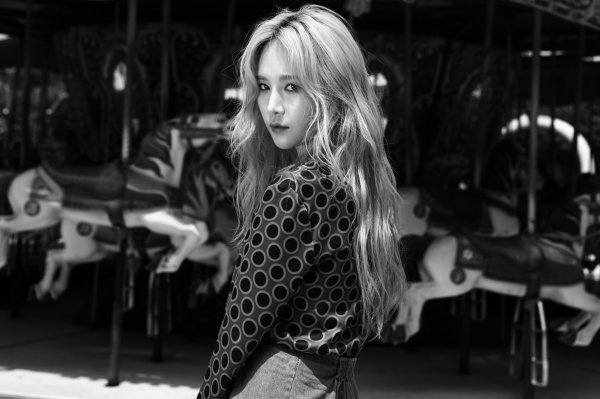 [ДЕБЮТ] Певица LUCY выпустила дебютный клип на песню "B-DAY"