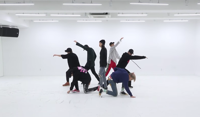 BTS порадовали фанатов простым и красивым видео на практику танца "Spring Day"