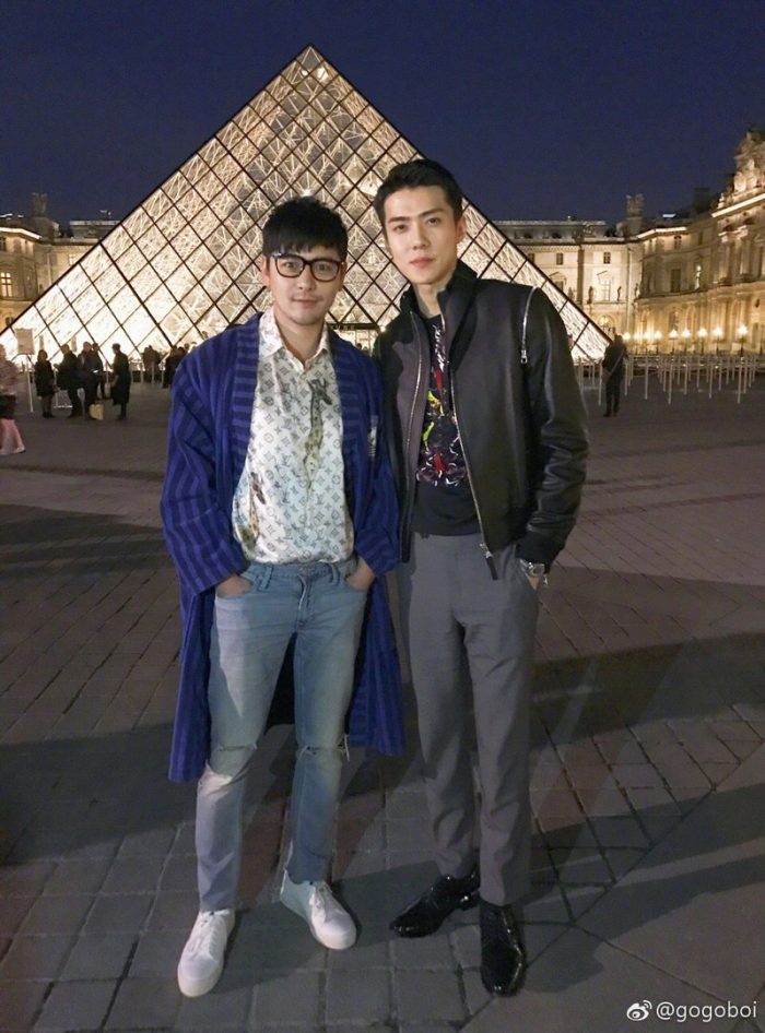 Сехун из ЕХО посетил Париж для "Louis Vuitton"