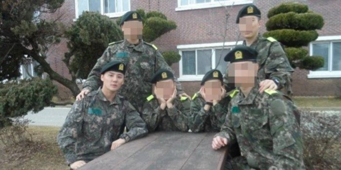 В сети появилась новая армейская фотография Джунсу из JYJ