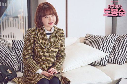 Пак Бо Ён отказалась от брендовой одежды, отдав предпочтение нарядам с рынка
