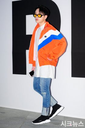 ЧунХён и ДуДжун из Highlight были замечены на Неделе моды в Сеуле