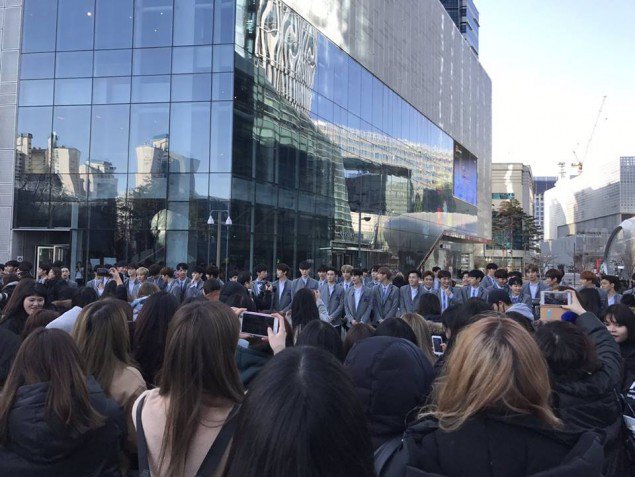 Поклонники представили фотографии участников "Produce 101" после записи "M!Countdown"
