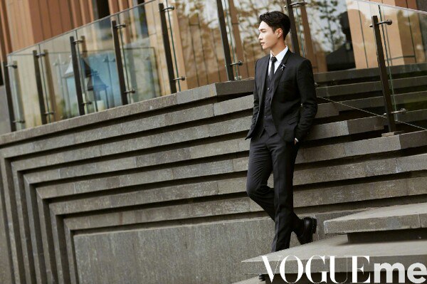 Лэй из EXO в новой фотосессии для журнала "Vogue"