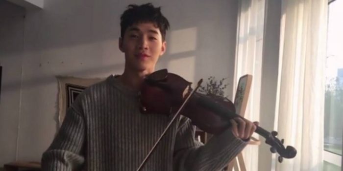 Генри сыграл на скрипке свою новую песню "Girlfriend"