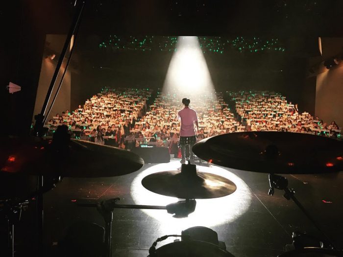 Тэмин (SHINee) посетил сольный концерт своего одногруппника Джонхёна