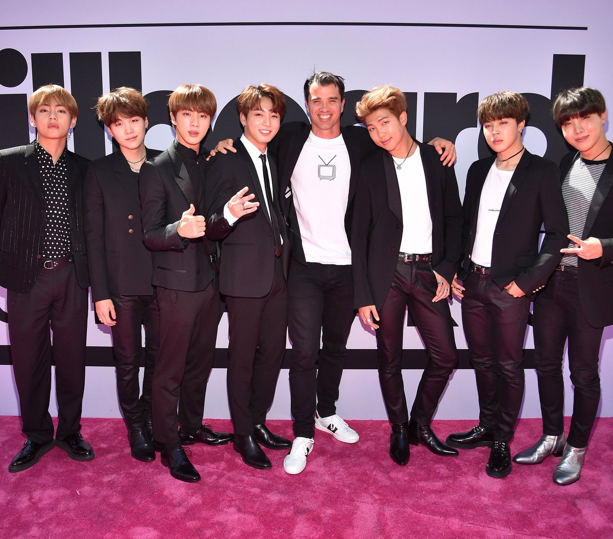 BTS на красной дорожке премии Billboard Music Awards