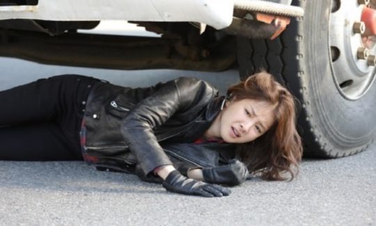 Бесстрашная Ли Си Ён в стиллах новой дорамы "Watchmen"