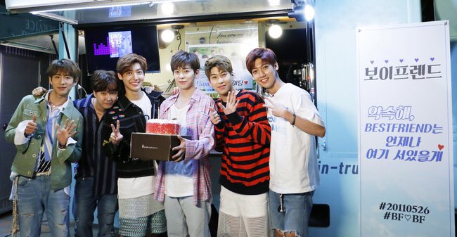 Группа Boyfriend отметила шестую годовщину со дня своего дебюта