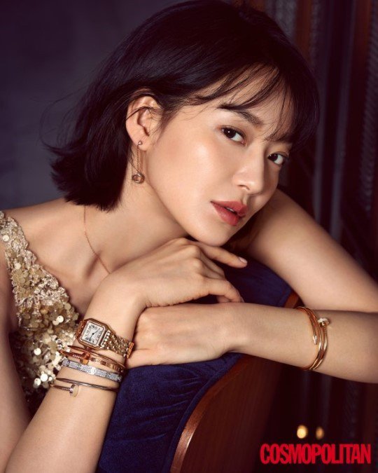 Шин Мин А на обложке июньского выпуска журнала «Cosmopolitan»