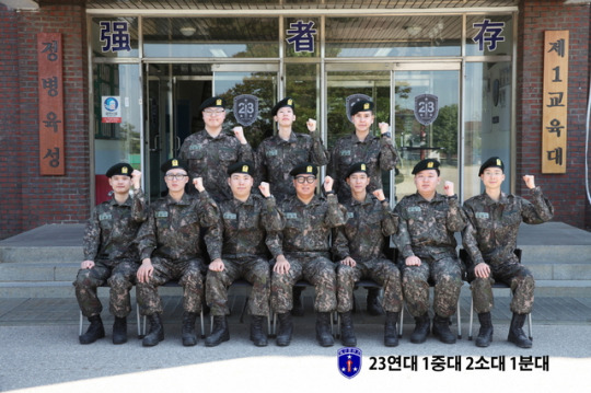 В сети появились армейские фотографии Кюхёна из Super Junior
