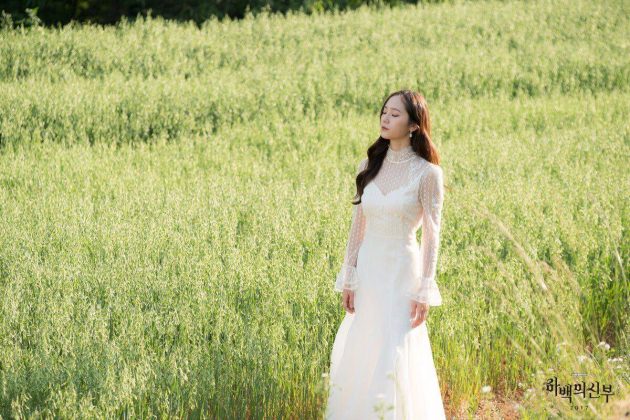 Канал tvN опубликовал стиллы к новой дораме «Невеста речного бога»
