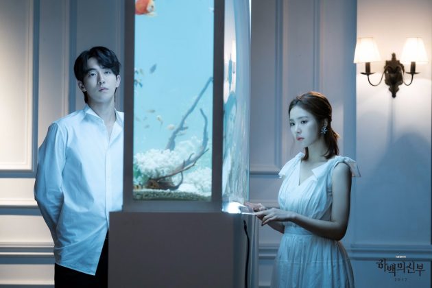 Канал tvN опубликовал новые стиллы с Нам Джу Хёком и Син Сэ Гён к новой дораме «Невеста речного бога»