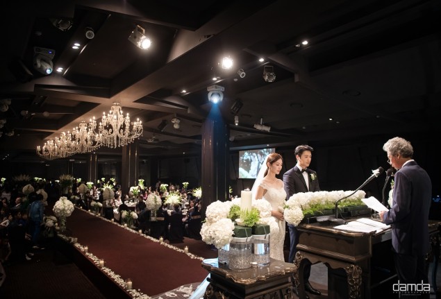 Фотографии с официальной свадебной церемонии Ли Сан У и Ким Со Ён