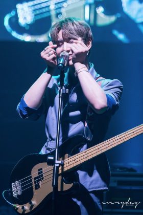 30 фотографий Ёнкея из DAY6, которые еще раз напомнят, почему девчонки сходят с ума от басистов