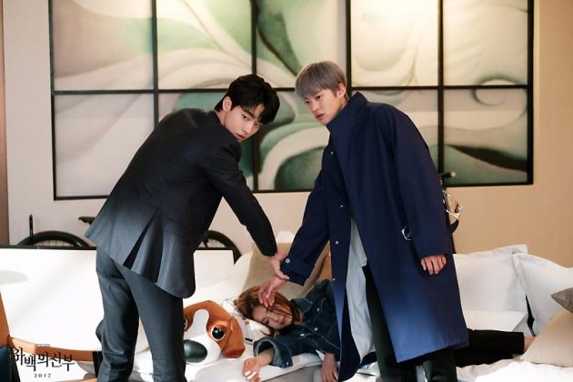 Персонажи Нам Джу Хёка и Син Сэ Гён наслаждаются романтическим ужином в новом эпизоде дорамы "Невеста речного Бога"