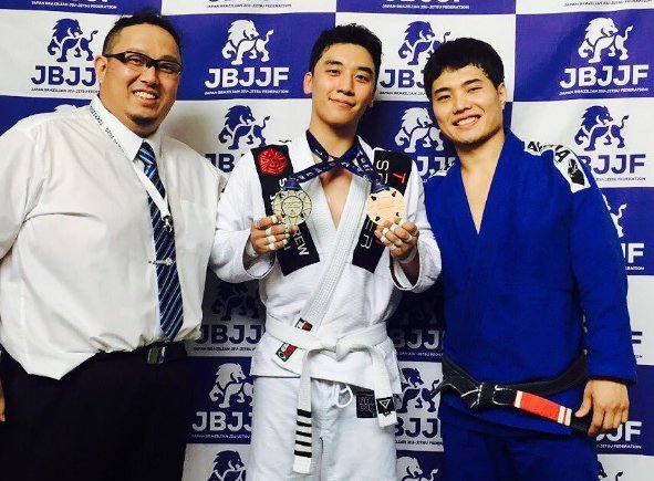 Сынри из BIGBANG выиграл медаль на матче по джиу-джитсу