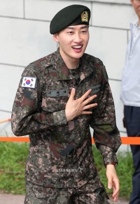 Ынхёк из Super Junior завершил свою военную службу