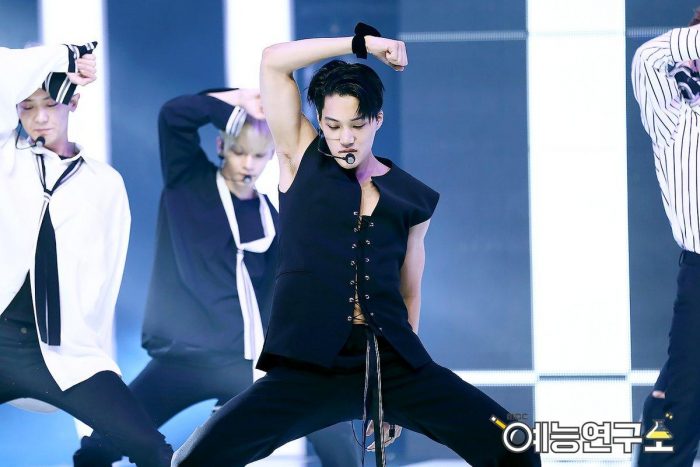 Всего лишь одно движение танца, а поклонницы EXO уже готовы кричать от дикого восторга