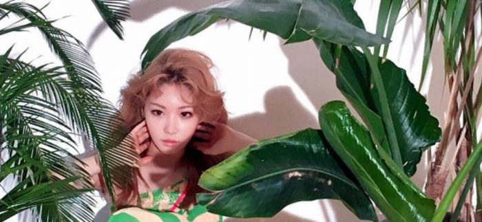Журнал "Nylon" делится тропическими фотографиями с Ким Чон Ха