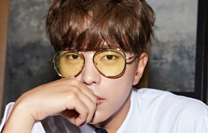 Актер Юн Хён Мин появится в новом выпуске журнала "Cosmopolitan"